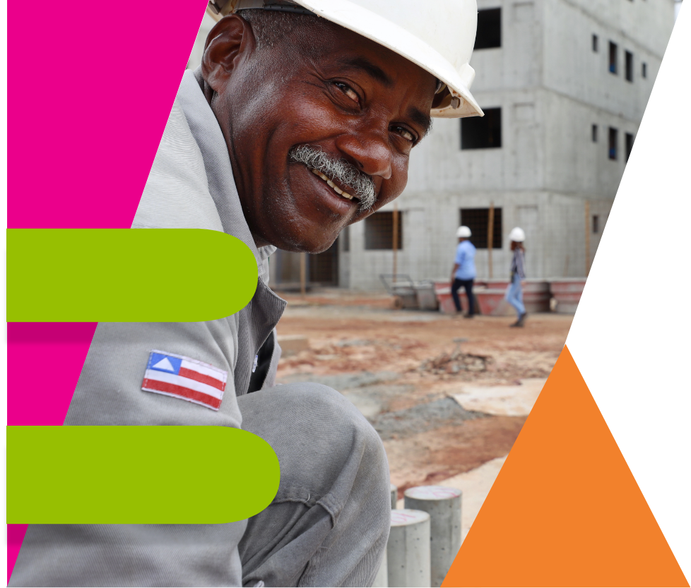 Trabalhador construindo uma casa